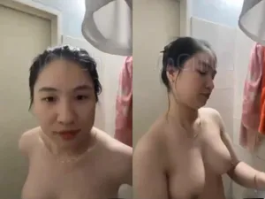 Gái vú đẹp, vừa call với tình nhân vừa tắm