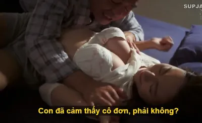 Nhìn con trai mải miết lao đầu vào việc khiến bạn gái con ếch ngồi không, ông bố chồng liều lĩnh đè con dâu ra làm tới bến.
