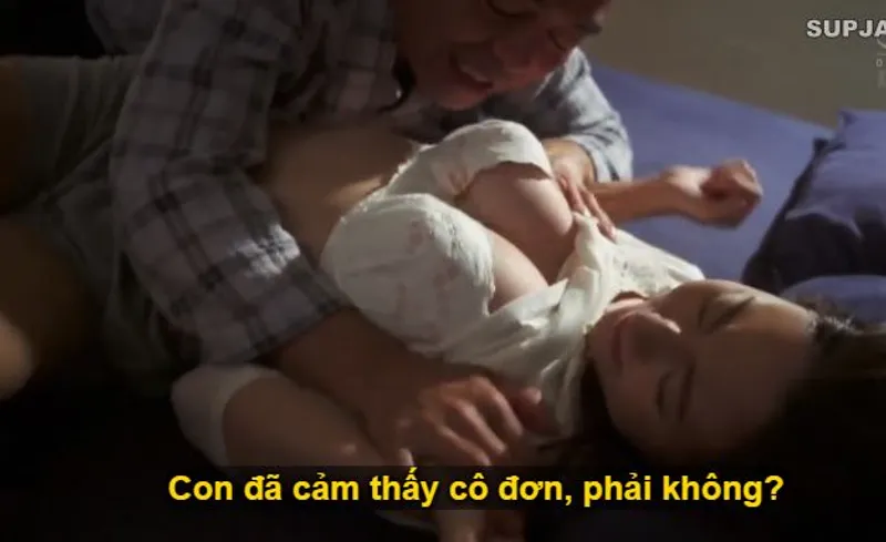 Nhìn con trai mải miết lao đầu vào việc khiến bạn gái con ếch ngồi không, ông bố chồng liều lĩnh đè con dâu ra làm tới bến.