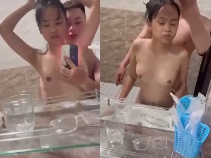 Mảnh khảnh em cùng người yêu đụ trước gương quay kỉ niệm